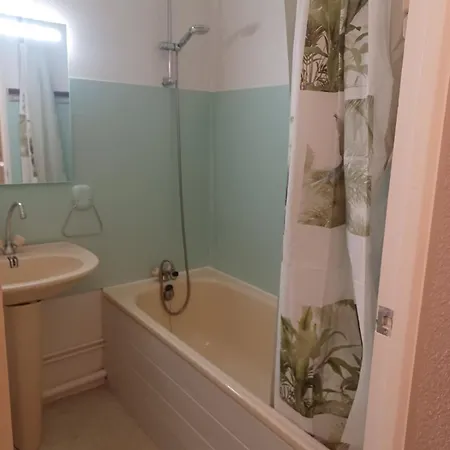 4 Personnes Au Pied Des Piste Et Sentier De Randonne *